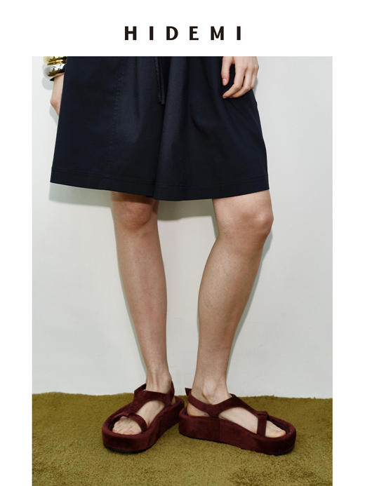 HIDEMI度假系列酒红色麂皮拼接摩登大气厚底增高露趾凉鞋 商品图2