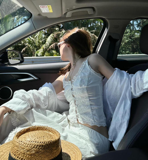 澳洲小众 𝐏𝐫𝐢𝐧𝐜𝐞𝐬𝐬 𝐏𝐨𝐥𝐥𝐲蕾丝吊带上衣050504 商品图0