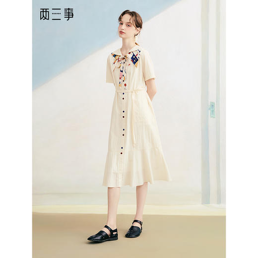 两三事 摩天派对 2025夏季新款文艺风可拆印花假领绑带连衣裙 商品图0