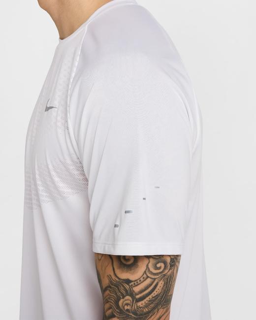 Nike 耐克Stride Dri-FIT ADV 男子速干短袖跑步上衣HV5204-100 商品图3