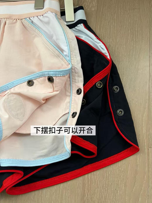 原单正品 Coach速干梭织短裤，专柜流出
速干短裤 买到赚到！

颜色：海军蓝（偏黑）/粉色
尺码：S/M/L

原价1000➕ 商品图10