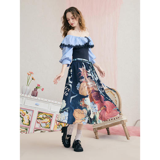 两三事暮色诗行2025夏季新款复古一字肩露肩条纹印花泡泡袖连衣裙 商品图1