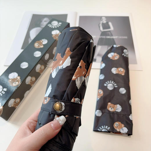 夏季特惠💰230 莫斯奇诺熊头柄 三折自动伞 商品图3