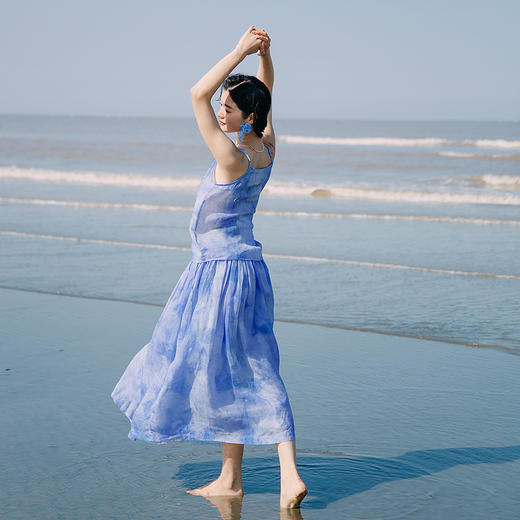 绽放299朵/【入蓝系列】高支苎麻蓝晕染印花可调节圆领吊带背心女 商品图2