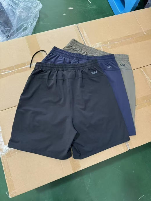 原单正品安德玛男款夏季速干短裤 面料四面弹 吸湿 速干面料 跑步运动 还是日常搭配皆可 
三色可选 尺码m-xxl 商品图1