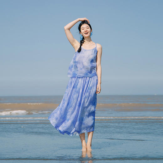 绽放299朵/【入蓝系列】高支苎麻蓝晕染印花可调节圆领吊带背心女 商品图0