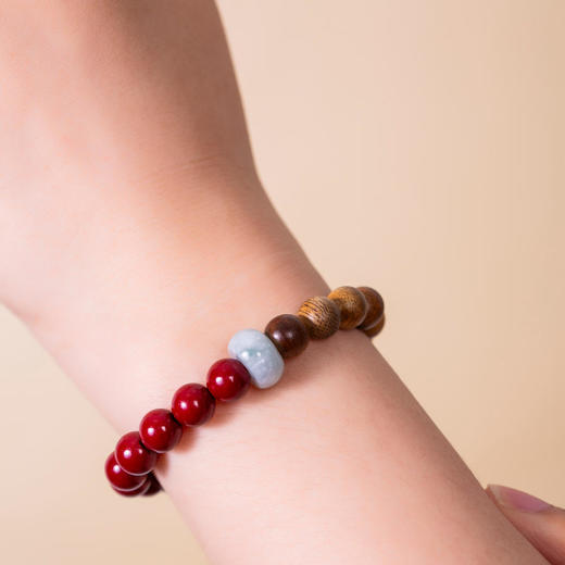 热卖！越戴越香！千年风雅宫造设计师款加里曼丹沉香手串松紧绳设计不挑腕尾清雅精致 商品图2