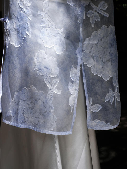 盛唐婧| 新中式立领真丝剪花绡对襟长马甲背心-蓝色 商品图4