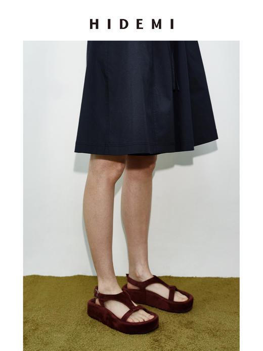 HIDEMI度假系列酒红色麂皮拼接摩登大气厚底增高露趾凉鞋 商品图3