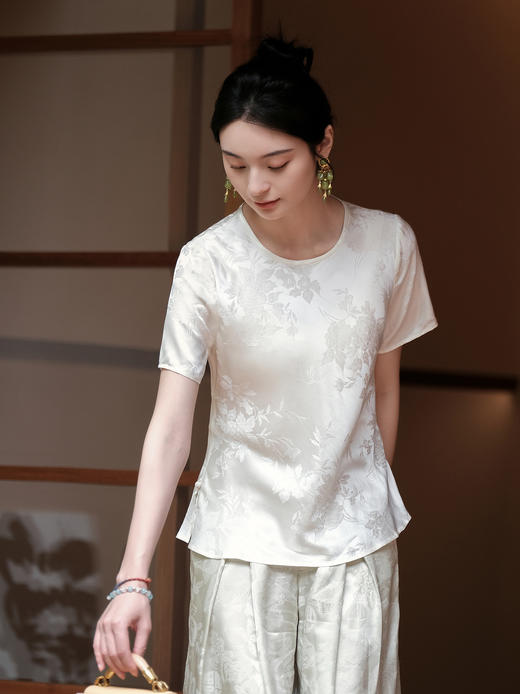 盛唐婧| 新中式圆领斜裁牡丹花修身上衣-白色[特价品] 商品图1