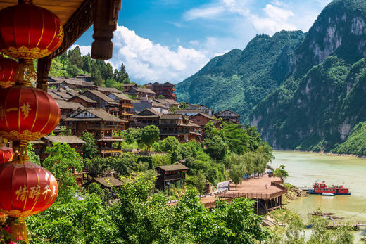 <重庆武隆、天坑、阿依河、九黎城、轻轨穿楼 龚滩古镇、解放碑、洪崖洞5日游>飞机/高铁往返 商品图3