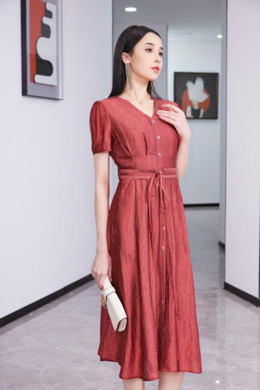 SZ2S83_朱樱色_连衣裙_春夏_V领单排扣系带收腰中长款_高级女装_BERNIEELEN 伯妮斯茵 商品图1