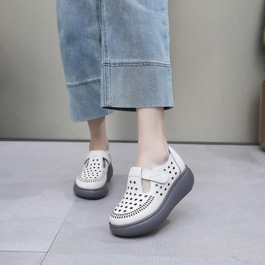 雀说新款真皮女洞洞鞋坡跟软底大码头层牛皮冲孔复古风软底凉鞋AL283 商品图3