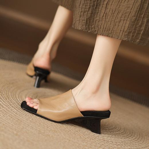 【预售5天】头层羊皮复古休闲方头坡跟高跟鞋女软皮舒适露趾一字凉拖鞋MX&mx89811 商品图4