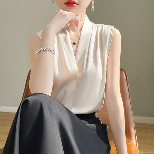 雀说醋酸缎面v领吊带背心女气质显瘦西装 内搭无袖外穿挂脖上衣ALA12-5-A31 商品图3