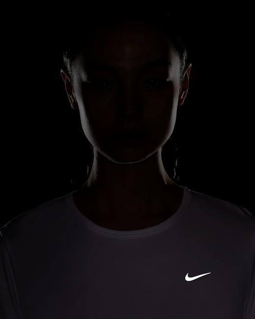 Nike 耐克Tempo Dri-FIT 女子速干短袖跑步上衣HQ0649-100 商品图7