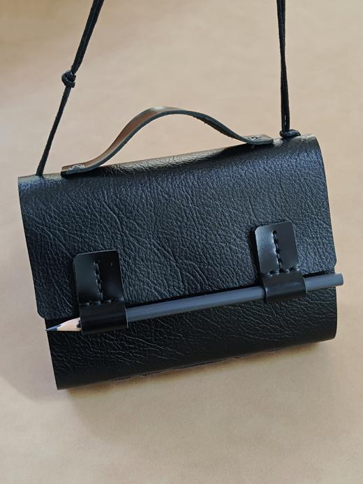 【现货】原创手工牛皮背包笔记本 / 樟木扣手工牛皮笔记本 包包 文创 广西师范大学出版社 商品图8