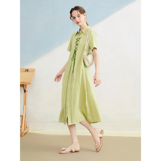 两三事 青柠梦境 2025夏季新款刺绣翻领交叉绑带衬衫裙天丝连衣裙 商品图3