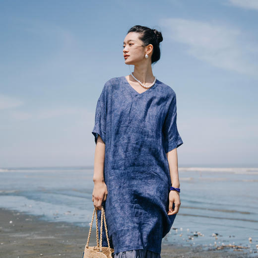 绽放251朵/【入蓝系列】高支天丝亚麻纹理印花v领中袖连衣裙女夏 商品图1