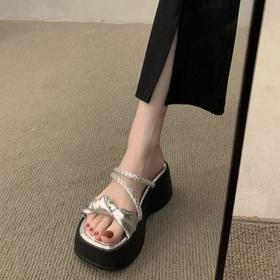 2025夏法式绝美一字拖鞋女新款夏季外穿时尚高级感仙女风厚底沙滩鞋