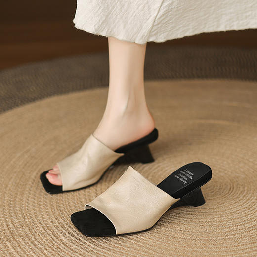 【预售5天】头层羊皮复古休闲方头坡跟高跟鞋女软皮舒适露趾一字凉拖鞋MX&mx89811 商品图1