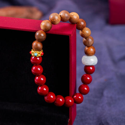 热卖！越戴越香！千年风雅宫造设计师款加里曼丹沉香手串松紧绳设计不挑腕尾清雅精致 商品图11