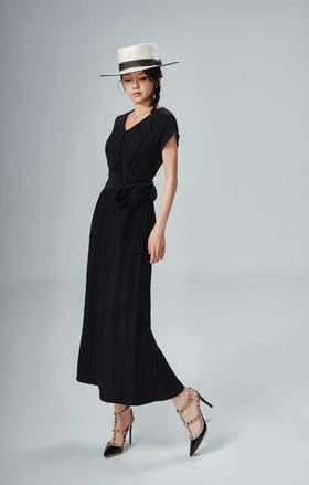 SZ2S81_漆黑色_连衣裙_春夏_V领蝙蝠袖系带收腰肌理感长款_高级女装_BERNIEELEN 伯妮斯茵