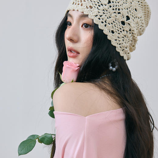 【严选】诗凡黎粉色荡领针织T恤2025夏新款浪漫甜美设计感露肩短袖上衣女7G5301411 商品图3