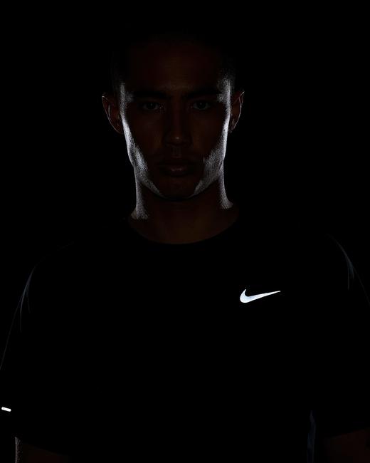 Nike 耐克Stride Dri-FIT ADV 男子速干短袖跑步上衣HV5204-010 商品图7