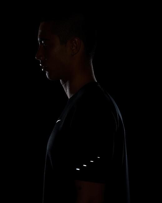 Nike 耐克Stride Dri-FIT ADV 男子速干短袖跑步上衣HV5204-010 商品图8