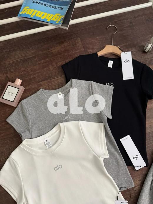 Alo新款三色短款修身T恤 商品图4