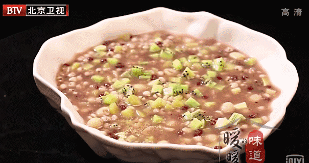 10道美白淡斑的养颜美食之——水果薏米莲子粥