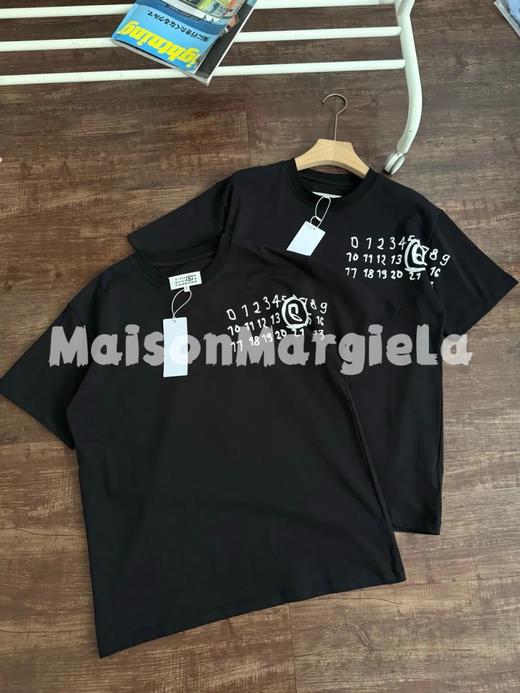 马吉拉新款草写字母拼接短袖T恤 商品图0