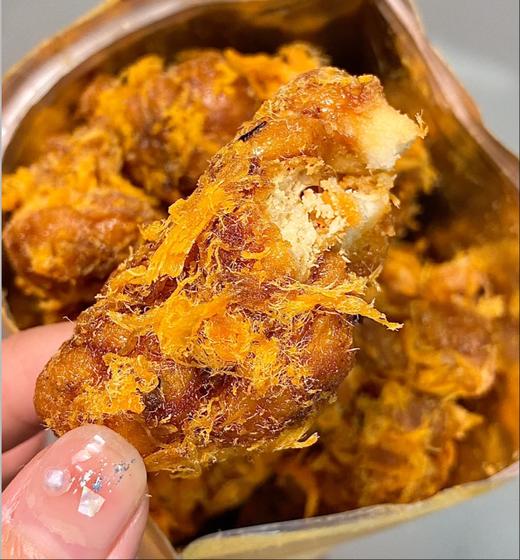 🥰麻花裹满了肉松🔥【果然U品 肉松麻花】一口香酥松脆😍好吃到嗦手指🎯 ✅100%真肉松🥩6代传承古法手工工艺，柴火油炸 每一根都是纯手工制作  商品图7