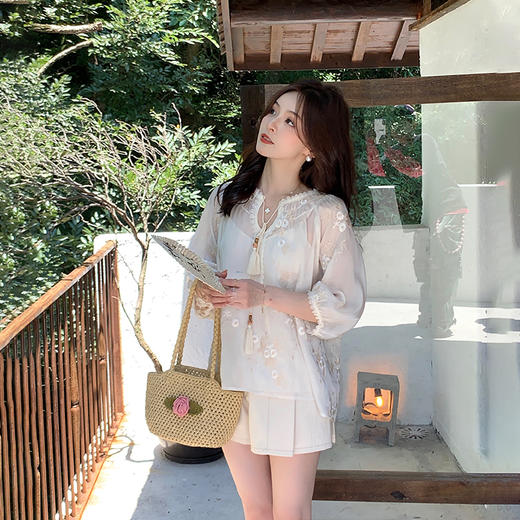 金蘑菇菇 岛屿情诗/民族风 重工浮雕刺绣勾花流苏衬衫 商品图1