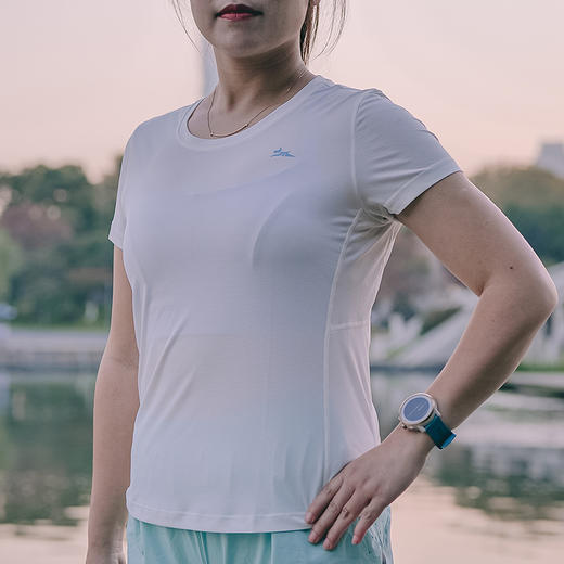 健牧 ‎起跑 女士跑步短袖T恤 商品图1