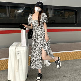 西遇碎花泡泡袖连衣裙女2025年夏季新款开叉收腰系带法式方领裙子SS050718