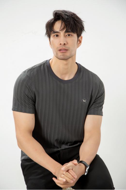 【Hilnan&Bellne哈蒙班尼男士专版速干空调衫系列23711款圆领】 圆领衫设计简约大方，无论是单穿还是打底，都能轻松驾驭。 速干四面弹的户外面料，3D立体裁剪的版型，出色的户外性能！👖 商品图3