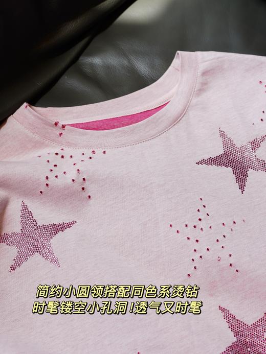 花花团满天星系列T恤｜黑白双色修身显瘦满天星短款小上衣+四色烫钻五角星宽松oversize休闲T恤、两款可选！特别好搭减龄～时髦随性又显瘦、轻松穿出女大学生即视感～日常通勤、出门游玩都可搭～ 商品图3