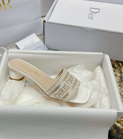 D家夏日必备一字拖小圆跟羊皮脚垫凉鞋 商品图8