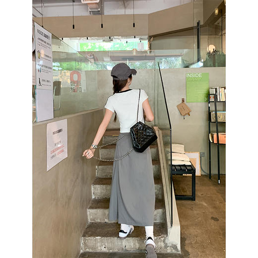 <曾小咸推荐>设计感灰色裤裙撞色圆领T恤 商品图4