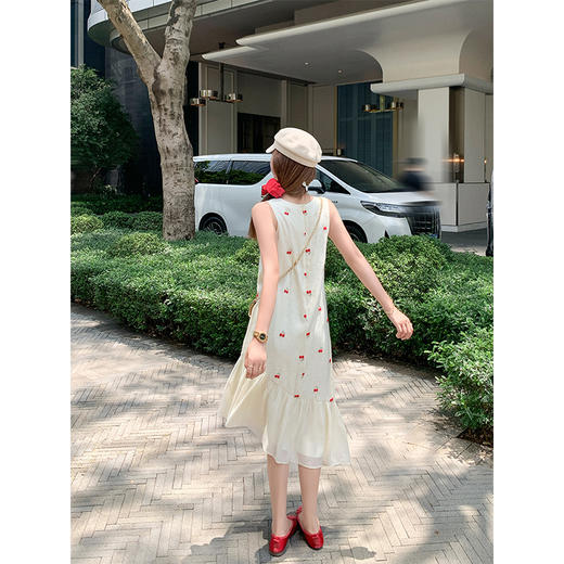 <曾小咸推荐>韩系甜美樱桃刺绣不规则连衣裙 商品图4