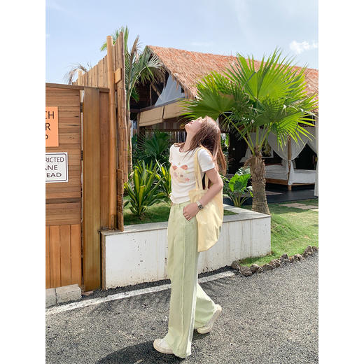 <曾小咸推荐>小花正肩显瘦减龄圆领短袖T恤 商品图4