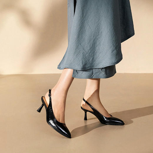 千百度细高跟时装凉鞋女款尖头包头后空通勤绝美凉鞋A25282450 商品图2