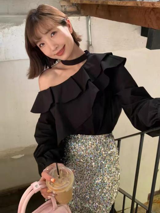 9.24清仓 设计师品牌-法式挂脖宽松荷叶边斜肩露肩上衣女长袖小衫-喜出 商品图0