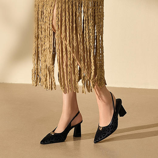 【静音系列】千百度豹纹包头凉拖鞋女外穿尖头凉鞋A25257764 商品图2