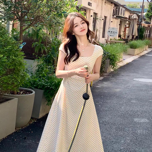 金蘑菇菇 夏风赫本/温柔风氛围棉感小波点连衣裙 商品图2