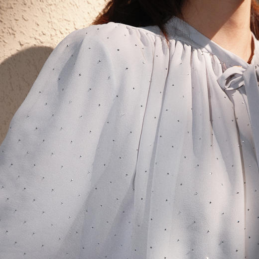 lost in echo2025夏季新款烫钻雪纺斗篷抽皱设计短款修身衬衫女 商品图2
