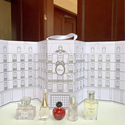 【双12嗨购节】【全球购】「热销」Dior迪奥城堡香水五件套真我5ml+甜心5ml+悦之欢5ml+巴颂伊5ml+迪奥之韵5ml·海淘香港🇭🇰直邮 商品图4