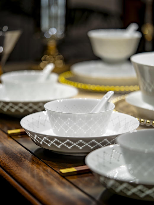 新品 |    富玉陶瓷景德镇纯白玲珑碗碟餐具套装轻奢釉下星耀餐具乔迁礼盒装 商品图2